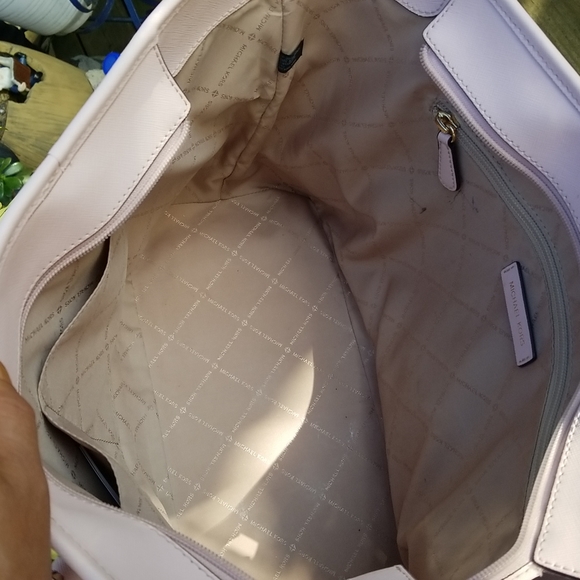 Authentic Michael Kors Large Purse  EUC - Picture 6 of 12